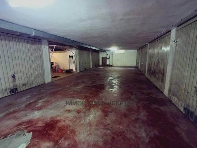 Box / Garage in vendita a Chioggia VE