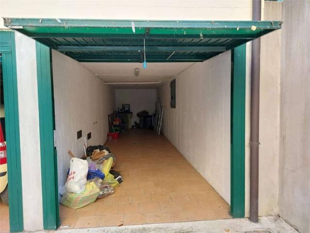 Box / Garage in vendita a Comazzo LO