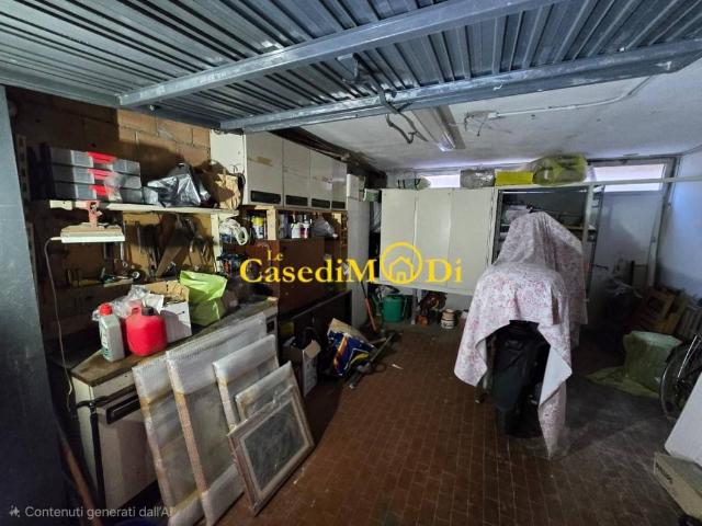 Box / Garage in vendita a Collesalvetti LI