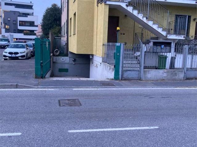 Box / Garage in vendita a Cologno Monzese MI