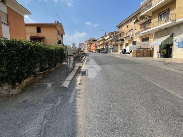 Box / Garage in vendita a Colonna RM