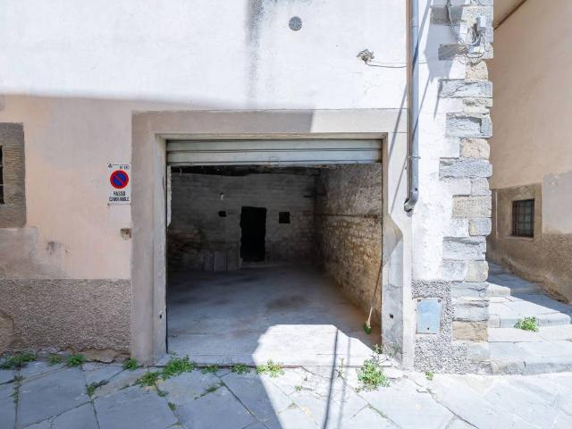 Box / Garage in vendita a Cortona AR