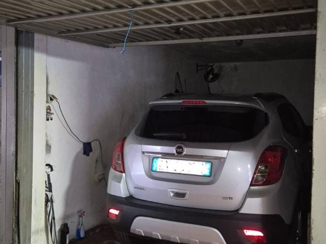 Box / Garage in vendita a Corsico MI