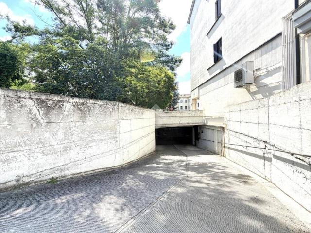 Box / Garage in vendita a Cremona CR