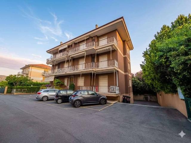Box / Garage in vendita a Diano Marina IM