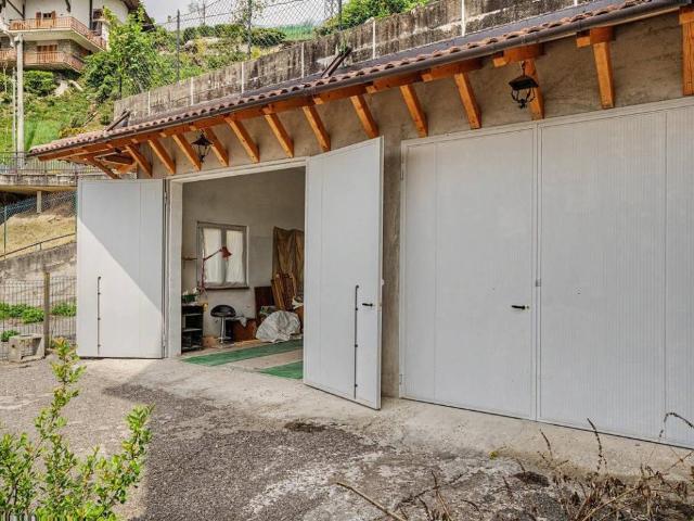 Box / Garage in vendita a Dossena BG