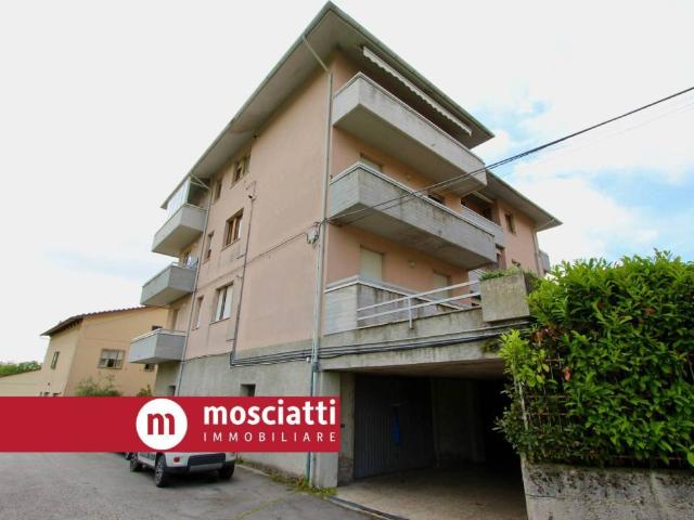 Box / Garage in vendita a Esanatoglia MC