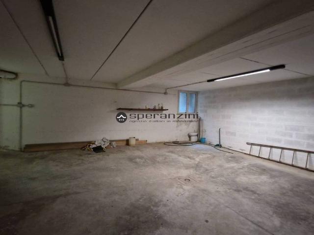 Box / Garage in vendita a Fano PU