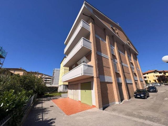 Box / Garage in vendita a Fabriano AN