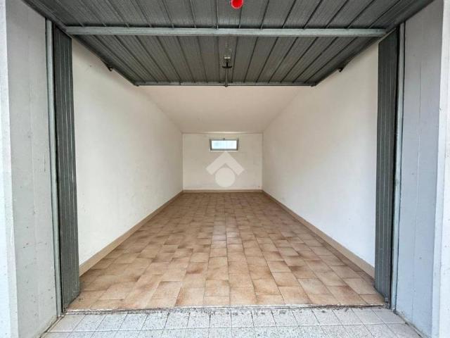 Box / Garage in vendita a Fiorenzuola d'Arda PC