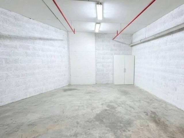 Box / Garage in vendita a Fiumicino RM