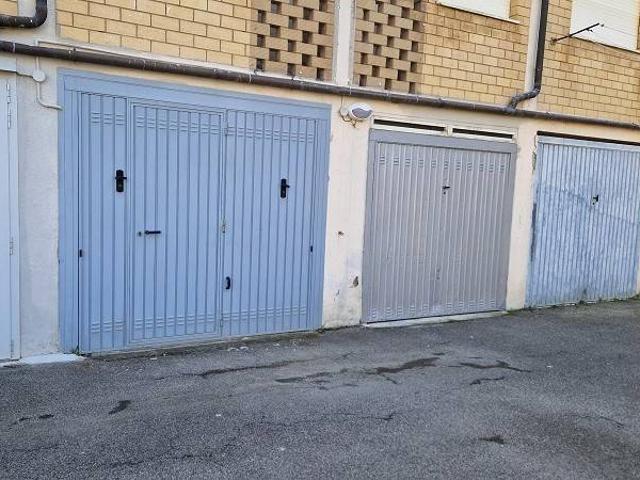 Box / Garage in vendita a Follonica GR