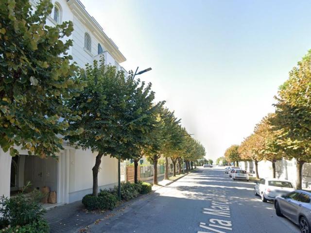 Box / Garage in vendita a Forte dei Marmi LU