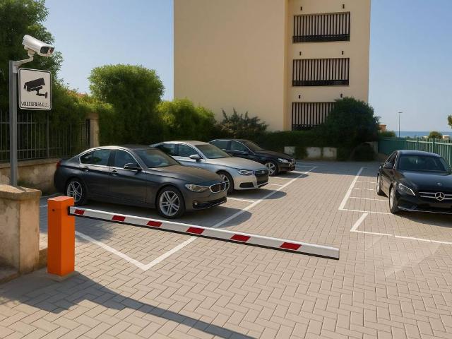 Box / Garage in vendita a Formia LT
