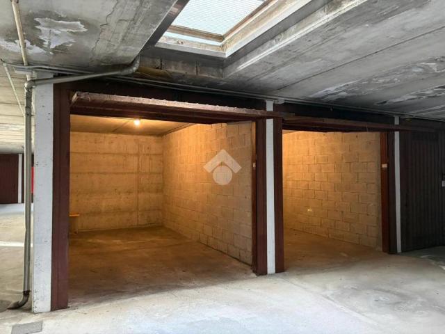 Box / Garage in vendita a Garbagnate Milanese MI