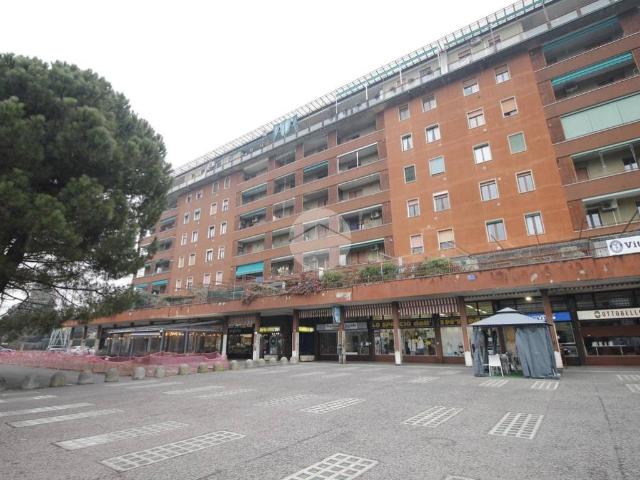Box / Garage in vendita a Garbagnate Milanese MI