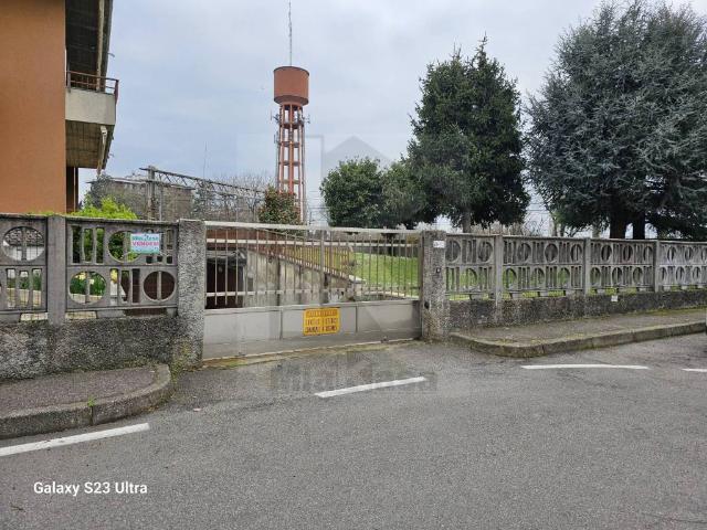 Box / Garage in vendita a Garbagnate Milanese MI
