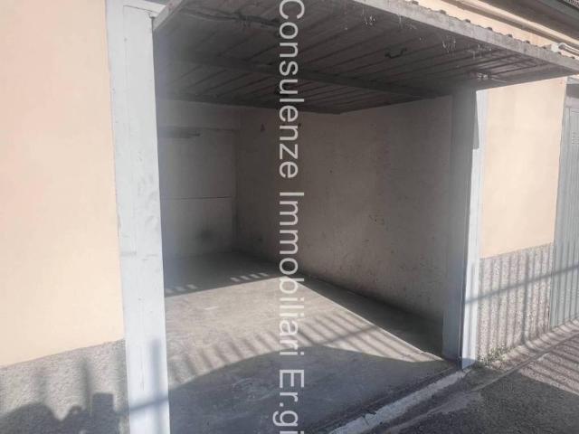 Box / Garage in vendita a Garbagnate Milanese MI
