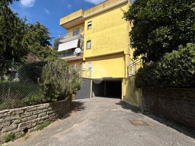 Box / Garage in vendita a Genzano di Roma RM