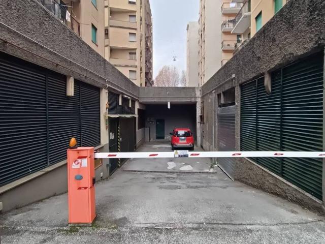 Box / Garage in vendita a Genova GE