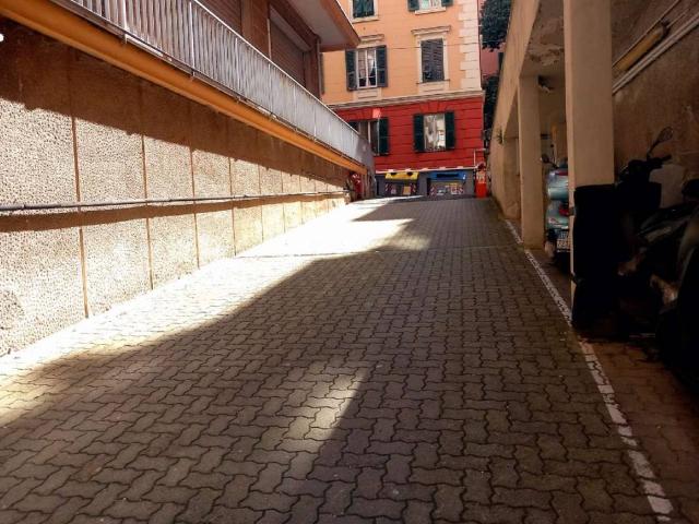 Box / Garage in vendita a Genova GE