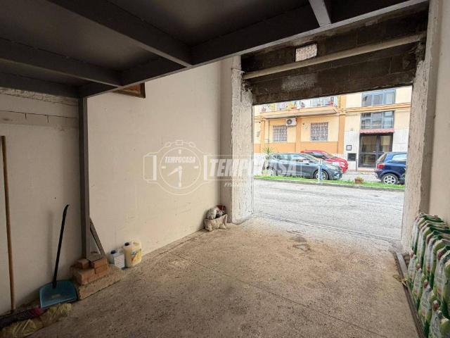 Box / Garage in vendita a Giugliano in Campania NA
