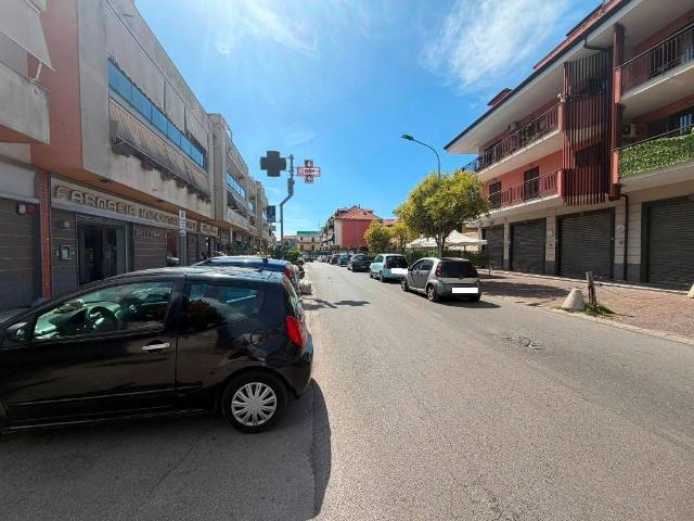 Box / Garage in vendita a Giugliano in Campania NA