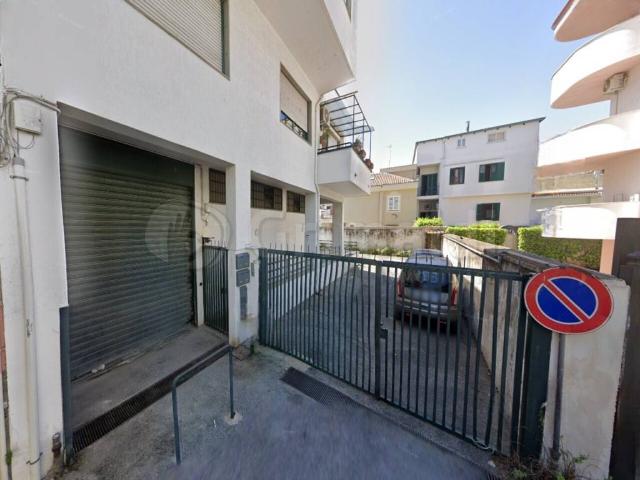 Box / Garage in vendita a Giugliano in Campania NA
