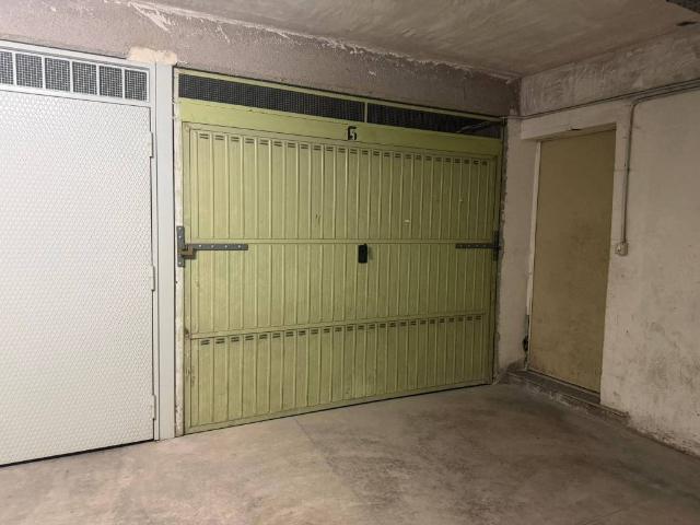 Box / Garage in vendita a Giugliano in Campania NA