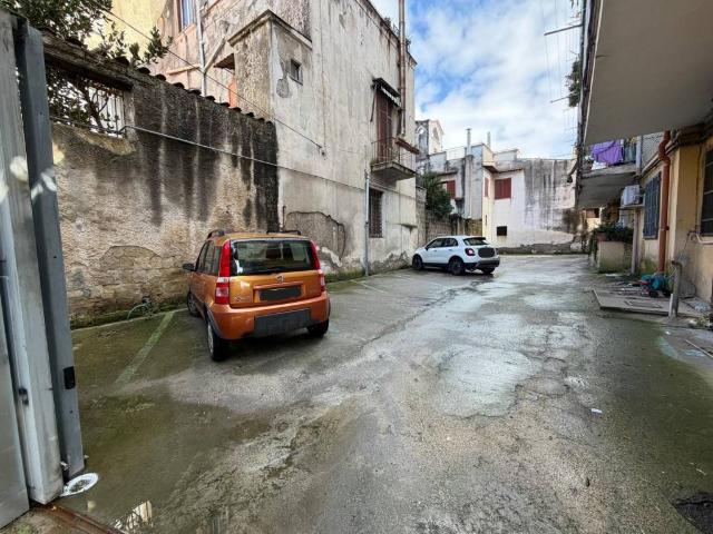 Box / Garage in vendita a Giugliano in Campania NA