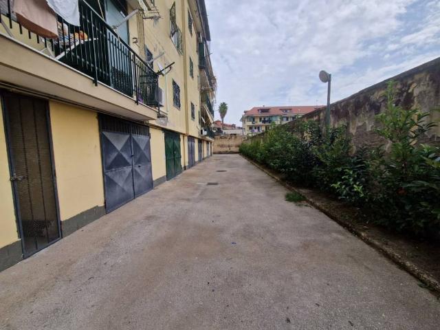 Box / Garage in vendita a Giugliano in Campania NA