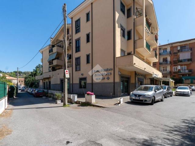 Box / Garage in vendita a Grottaferrata RM