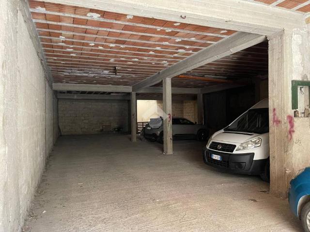 Box / Garage in vendita a Grottaglie TA