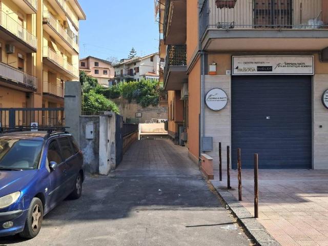 Box / Garage in vendita a Gravina di Catania CT