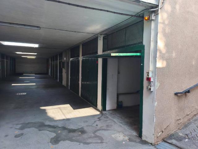Box / Garage in vendita a Grugliasco TO