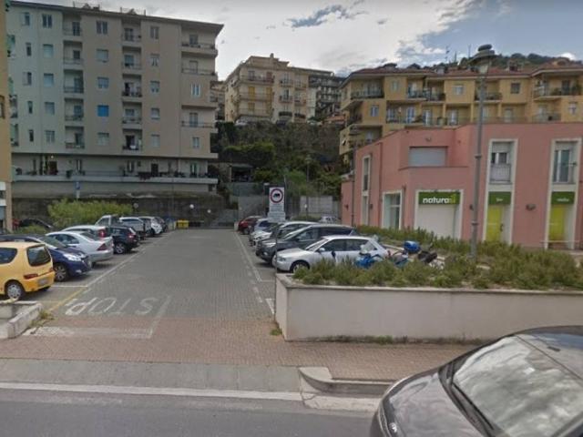 Box / Garage in vendita a Imperia IM