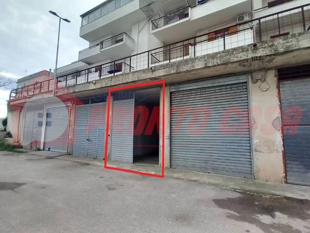 Box / Garage in vendita a Ischitella FG