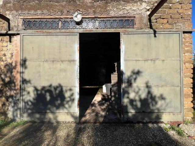 Box / Garage in vendita a Lanuvio RM