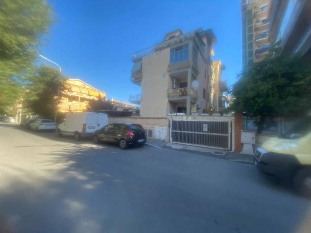 Box / Garage in vendita a Ladispoli RM