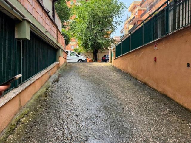 Box / Garage in vendita a Ladispoli RM