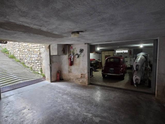 Box / Garage in vendita a Laigueglia SV