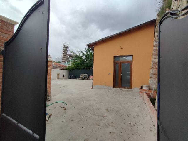 Box / Garage in vendita a L'Aquila AQ