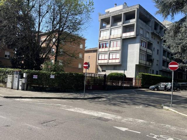 Box / Garage in vendita a Legnano MI