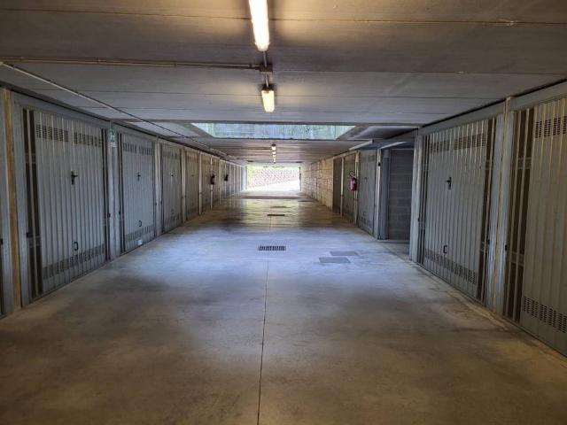 Box / Garage in vendita a Longone al Segrino CO