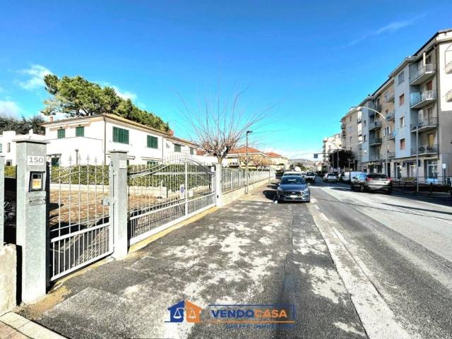 Box / Garage in vendita a Loano SV