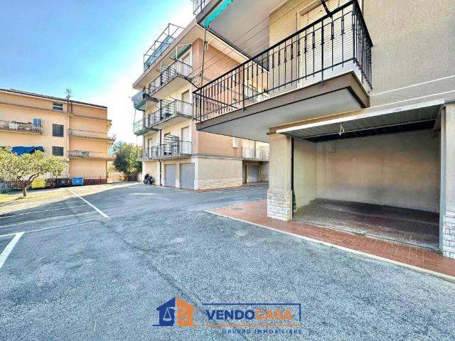 Box / Garage in vendita a Loano SV