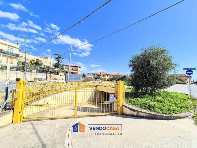 Box / Garage in vendita a Loano SV