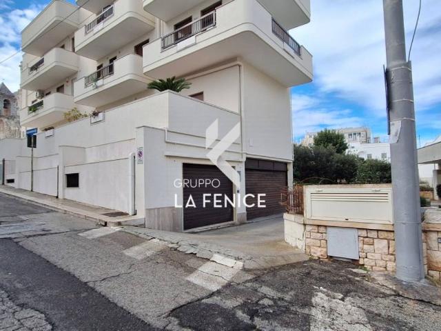 Box / Garage in vendita a Locorotondo BA