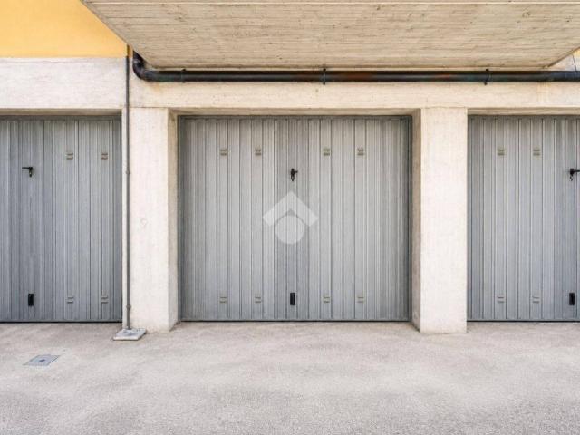 Box / Garage in vendita a Loreto AN
