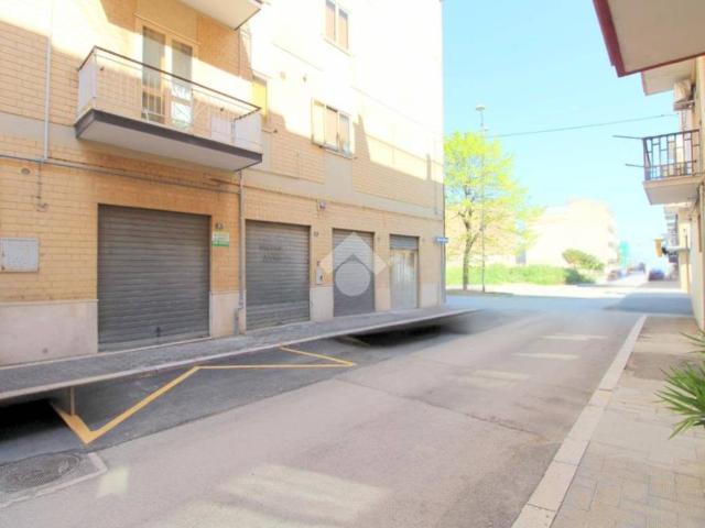 Box / Garage in vendita a Lucera FG